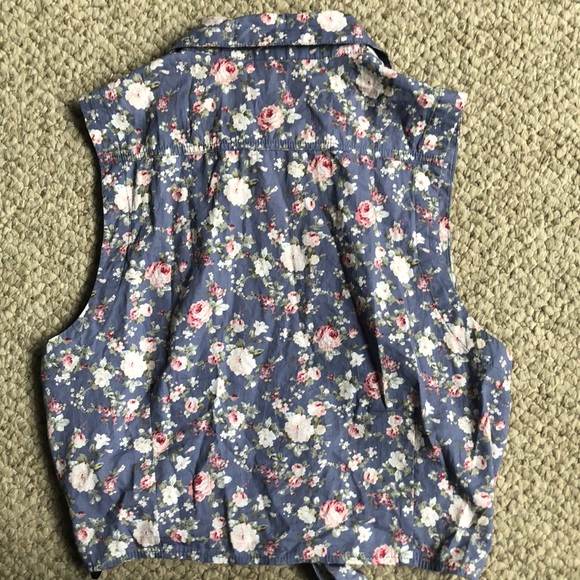 Floral Button-up Tie Shirt - Picture 5 of 5